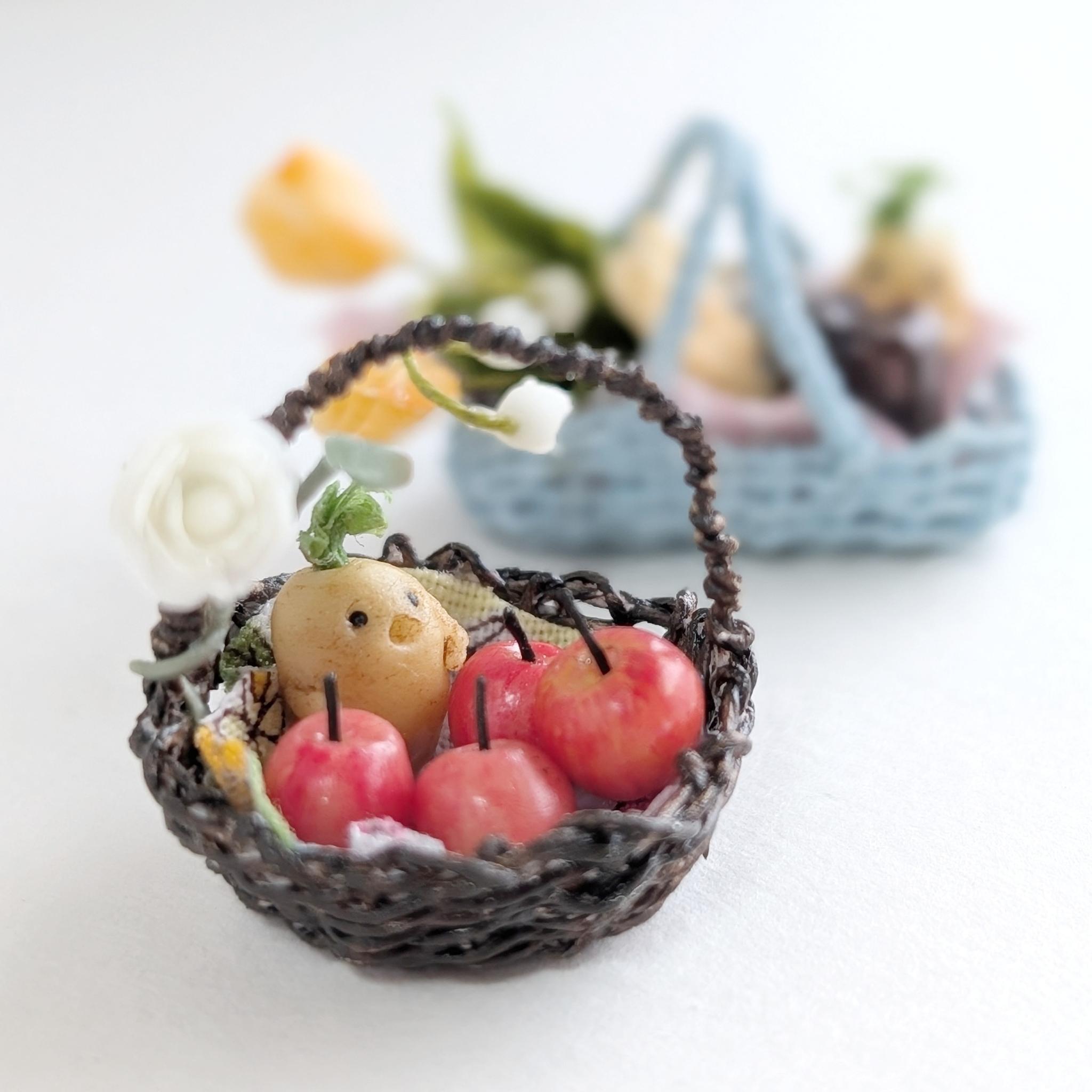 『秘密の収穫』ちょこんと飾れるミニチュア